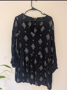Roxy Black Top with White Geometric Print